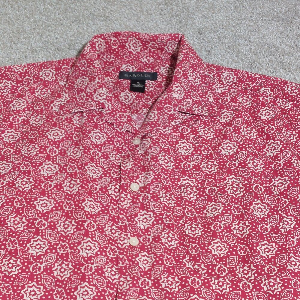 Harold's geometric short sleeve button front shirt size M Medium